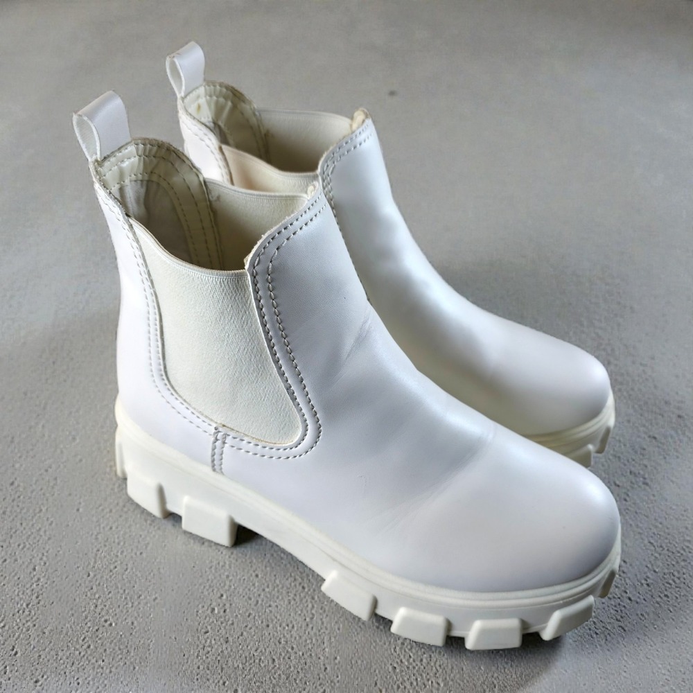 Circus by Sam Edelman Darielle Lug Sole Chelsea Boots Ivory White Size 8